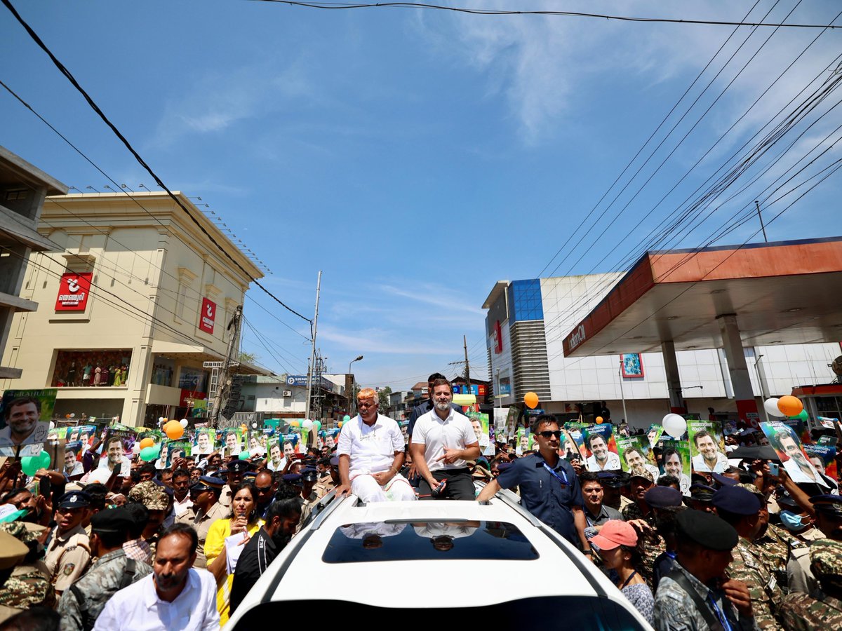 𝐉𝐚𝐧𝐚𝐬𝐚𝐦𝐩𝐚𝐫𝐤𝐚𝐦 'The country can only be great if it is united and working together.' 📍 Century Textiles to Gandhi Park, Wayanad