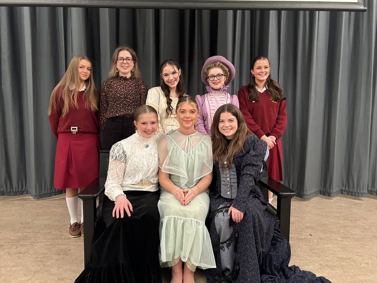 Congratulations to all the TYs involved in last week's production of 'The Importance of Being Earnest'. The wonderful cast performed in front of 3 full audiences and were absolutely fantastic. Audience members remarked on their talent, wit & energy & thoroughly enjoyed the show.