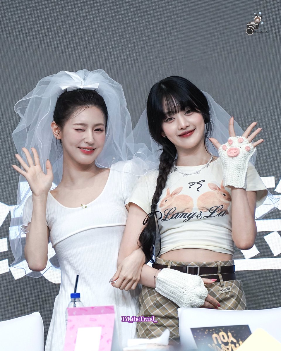 IM_theTrend_'s tweet photo. 20240406 MACAU FANSIGN
댕자의 결혼식 🐰🫶🏻🐱💍👰🏻‍♀️👰🏻‍♀️
#아이들 #여자아이들 #GIDLE
#MIYEON #미연 #조미연
#MINNIE #민니 #มินนี่ https://t.co/KYRi3dimng