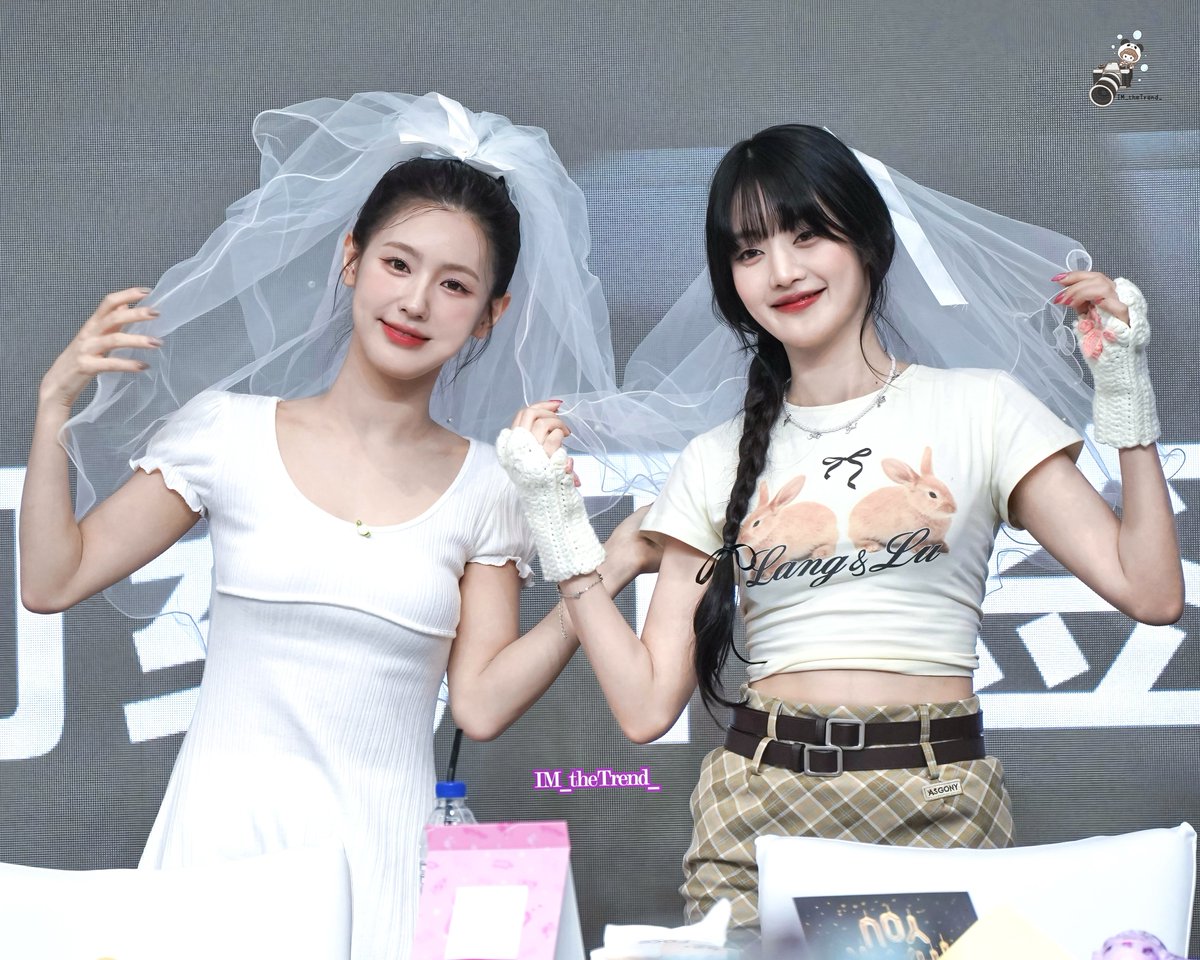 IM_theTrend_'s tweet photo. 20240406 MACAU FANSIGN
댕자의 결혼식 🐰🫶🏻🐱💍👰🏻‍♀️👰🏻‍♀️
#아이들 #여자아이들 #GIDLE
#MIYEON #미연 #조미연
#MINNIE #민니 #มินนี่ https://t.co/KYRi3dimng