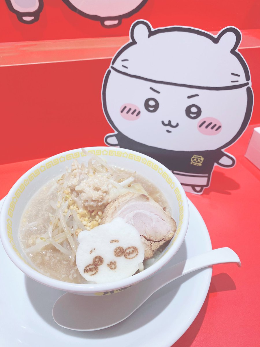 mottyan508's tweet photo. 豚を食べるためだけに弾丸で🚄💨
コラボカフェとはまた違った雰囲気で、1人でも楽しめた🍜
ランダムでちいかわちゃんが出なかったからまた行かなきゃ🥹 https://t.co/wKSRvOTLad