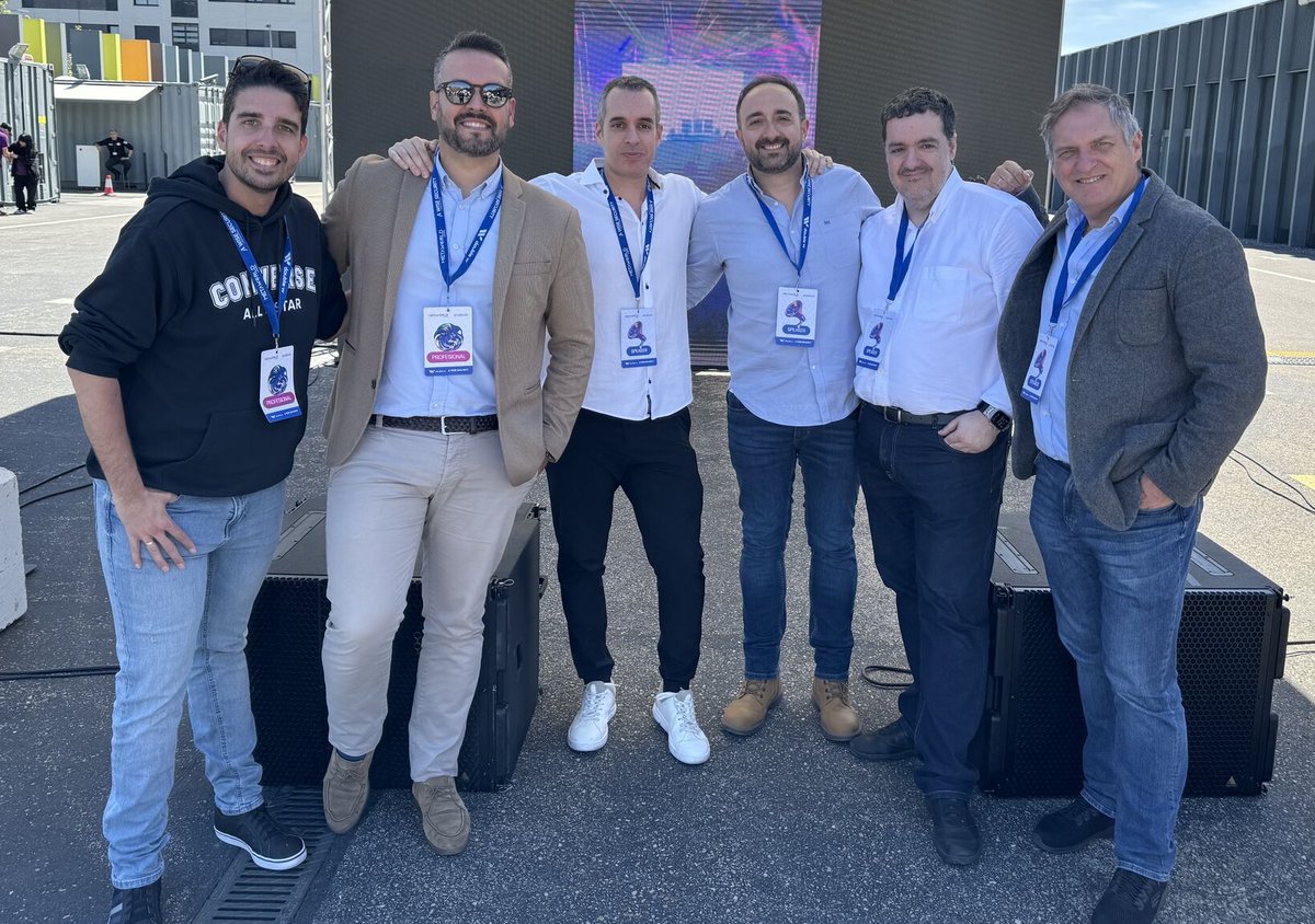 😎 Intensa la semana pasada, sobre todo por la oportunidad de volver a encontrarme y/o desvirtualizar a mucha gente buena en el @MetaWCongress que se celebró en Madrid, donde pude participar en un debate sobre Apple Vision Pro donde pusimos todos mucha realidad. Tanto lo bueno