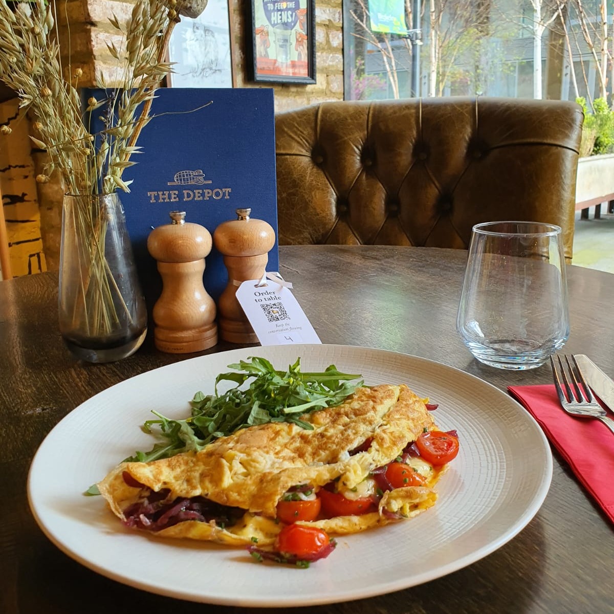 Rise and shine! 🌞 We're open from 10am every day to serve you a mouthwatering breakfast! 🍳

#se3 #kidbrooke #kidbrookevillage #breakfast @youngspubs