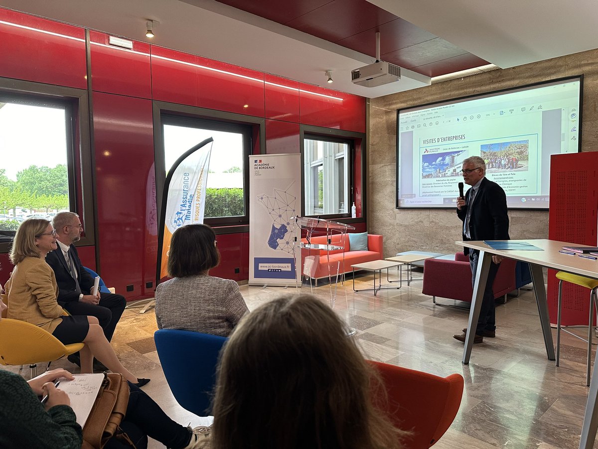 AcBordeaux's tweet photo. La rectrice @ABisagni & #CARSAT Aquitaine signent #convention de coopération pour l'enseignement #santé #sécurité au travail
✔️Formation des enseignants compétences #ESTT
✔️Déploiement de projets #pédagogie active,TutoPrév
✔️Qualité de vie au travail, #santé, prévention #risques https://t.co/3NCf5BcL4Q