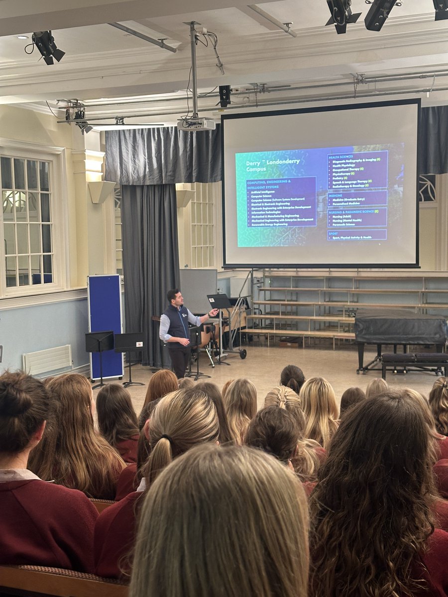 With only a few weeks away from UCAS 25/26 applications opening, 5th year students received a talk from Conan Meehan from Ulster University about the opportunities there. 📜🎓