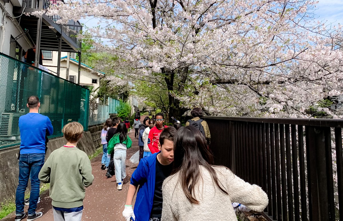 lfitokyo's tweet photo. NOTRE « #ECOLEECO » - #NETTOYAGEDEQUARTIER

Quand le #LFITokyo s'engage pour son quartier - #Takinogawa -, c'est tout un #écosystème qui respire mieux.

Une #leçon de #citoyenneté au cœur de la #nature pour les CE2C et CM2E sous un #soleilprintanier🌸🌞

@aefeinfo
@fltfapee https://t.co/vev4vxzmGm