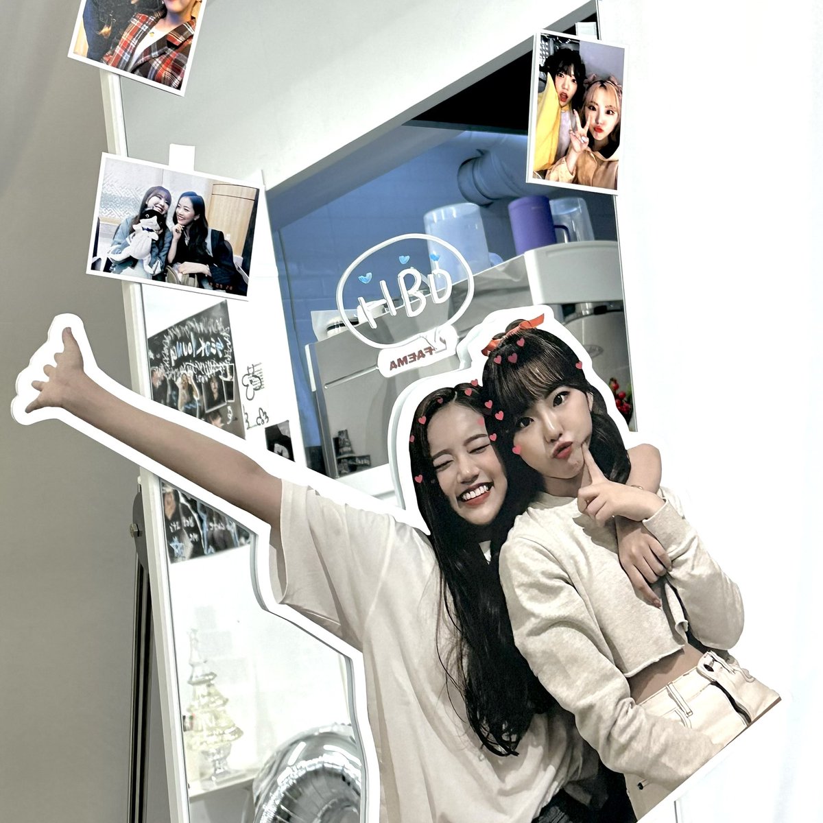 hbd_seokyoung's tweet photo. ⋆｡°✩𝐈 𝐟𝐞𝐞𝐥 𝐥𝐨𝐯𝐞 𝐰𝐡𝐞𝐧 𝐈'𝐦 𝐰𝐢𝐭𝐡 𝐲𝐨𝐮✩°｡⋆

서경&amp;레나의 생일카페가 준비 되었어요!
스페셜 음료와 디저트 특전까지 잔뜩😎

그리고 서경이가 보내온 선물이 궁금하시죠?!
그것은 바로바로…!!!

#서경이에게_4랑만땅
#4EVER_LOVE_SEOKYOUNG
#김서경 #seokyoung #GWSN https://t.co/KCRJwLfTdV