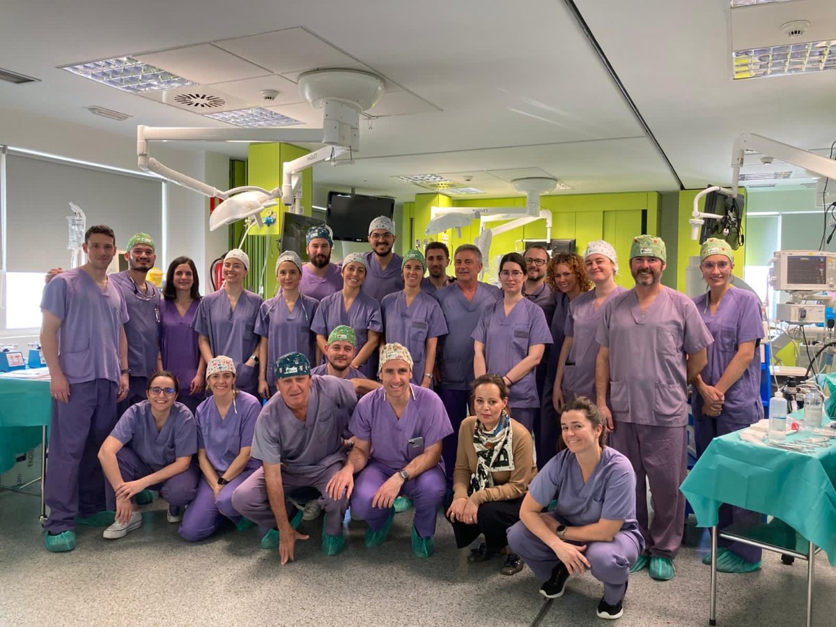 SERVEISoc's tweet photo. ¡Cómo se lo pasaron nuestros #fellowRVI en el III Curso de Embolización de @BaltSpain !
Jornadas intensas de trabajo 😅 perfeccionando técnicas, resolviendo dudas y creando lazos profesionales.
¡El futuro de la #RadiologíaIntervencionista está en buenas manos! 🙌 https://t.co/Hj4rCxFJbv