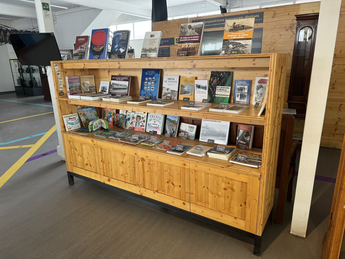 mferrocarrilcat's tweet photo. 🌹Des del Museu, sabem que aquest Sant Jordi et ve de gust llegir i regalar ferrocarril, per això oferim un 10% de descompte en llibres a la nostra botiga on-line.

🗓️ Del 15 al 23 d’abril

📚 Descompte 10% llibres botiga on-line

🔗 Enllaç a la botiga: https://t.co/OATJGKdXIE https://t.co/dxlbdnT3AH