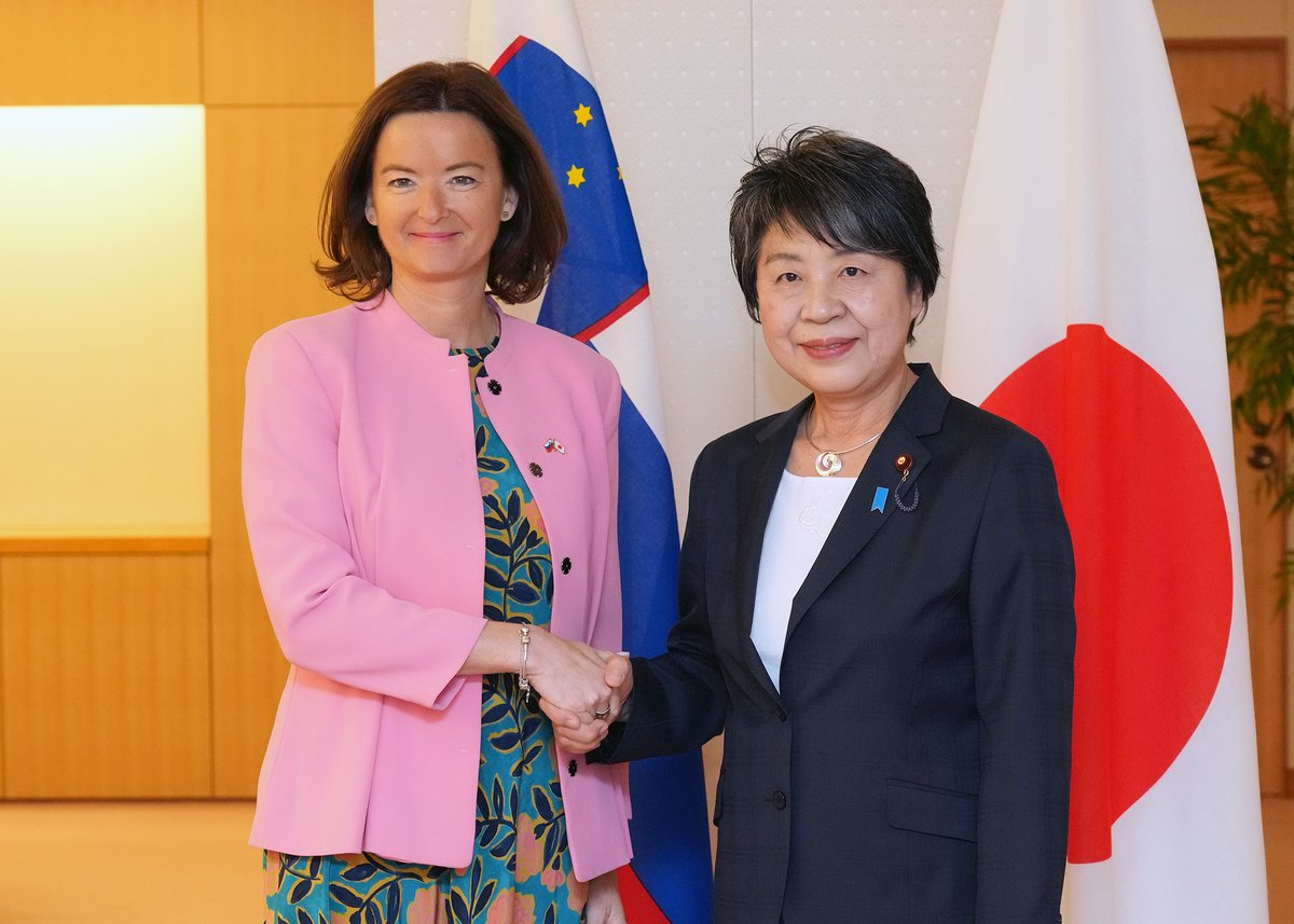 FM Kamikawa met her Slovenian counterpart Ms. Tanja Fajon who is visiting Japan 🇯🇵🇸🇮 Both sides expressed their intention to enhance bilateral cooperation, including towards Expo 2025, and discussed international and regional issues. Press release: mofa.go.jp/press/release/…