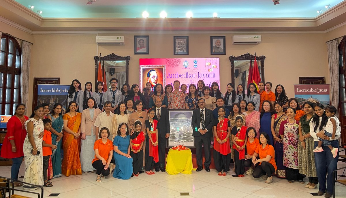 Birth anniversary of Dr. B.R. Ambedkar and traditional festivals of India were celebrated at Embassy of India, Hanoi with community members and friends of 🇮🇳in🇻🇳. @MEAIndia @IndianDiplomacy @iccr_hq @MinOfCultureGoI @DDNewslive @ambedkar_center @vietnamenglish @VietnamNewsVNS