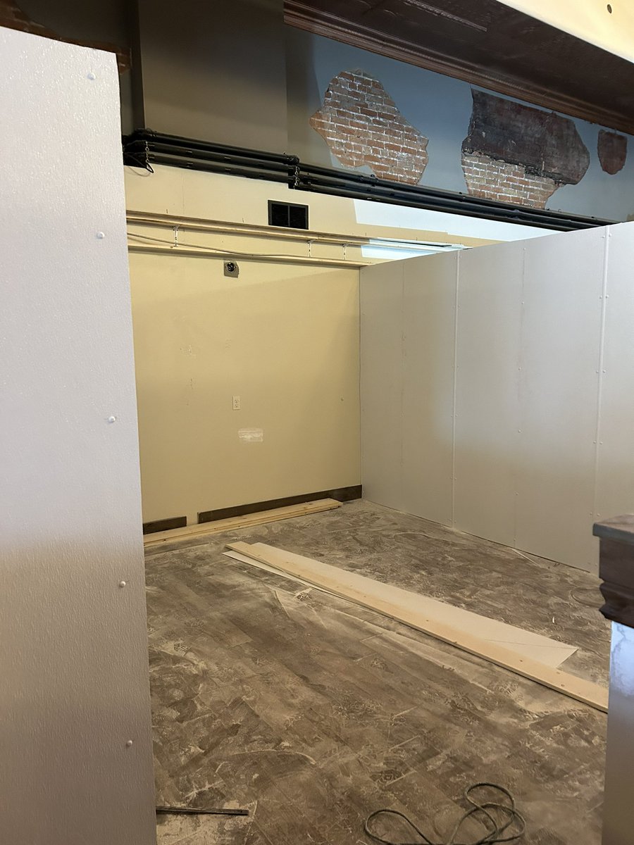 The transformation from a restaurant to a Food Hall has begun in Downtown Garden City!

#downtowngcks