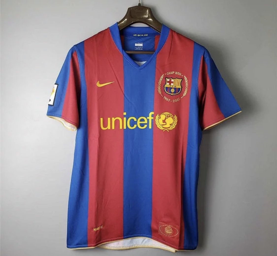 JEU CONCOURS MAILLOT 🎁

Tente de remporter un maillot de ton choix sur samba-fut.com ! ⚽️

Pour participer :

1. Follow @Actu_barcelona &amp; <a href="/SambaFut_EU/">Samba Fut</a> 
2. RT ce tweet.
3. Mentionne un ami

Si tu mets en signet t’aura 2 fois plus de chances de gagner. 🤞💪