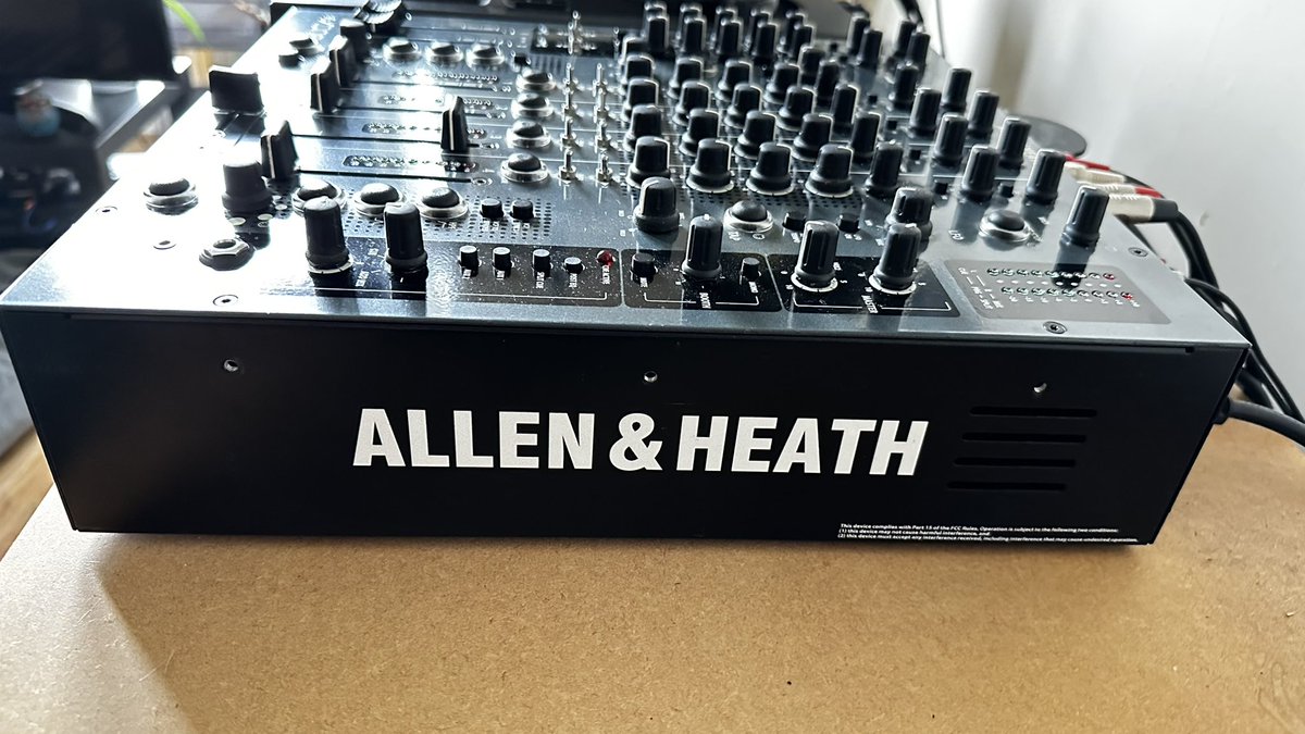 Hello Frieends!!
*We are selling our Allen &  Heath Xone 92 Mixer!! for £800* 
INCLUDES the hardcase and the flightcase for free, what a bargain! 🤑  #allenandheath #allenheath #djequipment