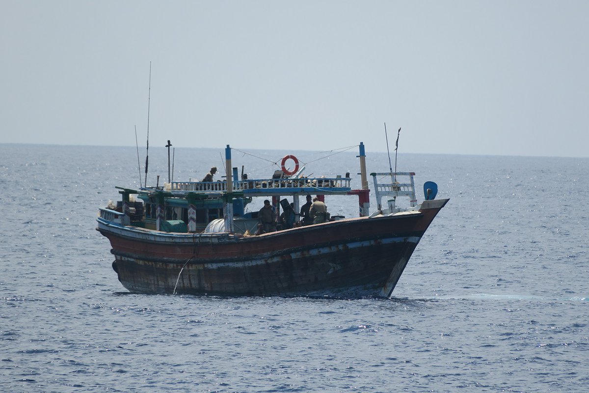 The 🇬🇧 Royal Navy’s HMS Lancaster, operating in support of the 🇨🇦 Canadian-led Combined Task Force 150, carried out its second successful drug seizure in as many days, seizing 2,000 kg of hashish from a dhow in the Arabian Sea, April 11. Full story at the link below ⬇️…