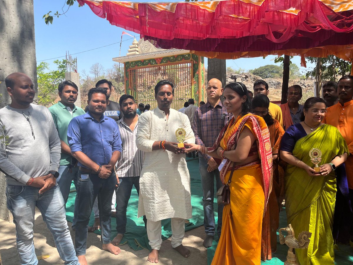 KalpeshPBJP's tweet photo. कल दिनांक १४ अप्रैल २०२४, पणा संक्रांति और ओड़िया के नए वर्ष के अवसर पर एक कार्यक्रम धूमल नगर के  जगन्नाथ मंदिर में उत्कल महिला सेवा फाउंडेशन की अध्यक्ष श्रीमती शिखा रानी महापत्रो , श्री क्षेत्र जनसेवा प्रतिष्ठान और मंदिर के अध्यक्ष श्री जगन्नाथ बेहरा  द्वारा रखा गया 🙏🙏 https://t.co/NlYDY0l9q9