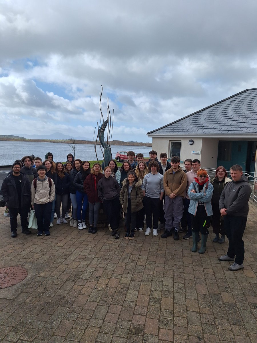 MarineInst's tweet photo. The team at the Newport Research Facility were delighted to have 2nd year students from the @MfrcATU @ATU_GalwayCity onside this morning. They were given a short presenation and tour, before heading off to do some shore sampling on Lough Feeagh.
#Marine #3rdlevel #Freshwater https://t.co/2Bc1vaq9us