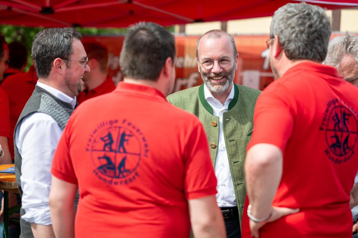 Gestern kurzer Abstecher zum #Mühlhiaslmarkt nach #Hunderdorf. Gemeinsam mit Bürgermeister Max Höcherl über den Markt geschlendert. #Niederbayern von seiner schönsten Seite. #WebervorOrt #eppgroup ©️Armin Weigel