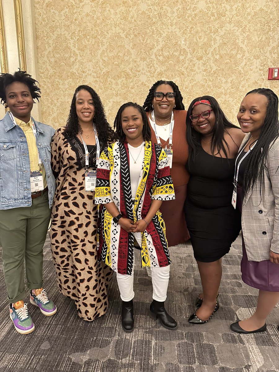 mildredboveda's tweet photo. The future is looking so bright, 😎 @PSU_CollegeOfEd! Shout out to these emerging and amazing scholars! #WeAre 💙 🖤 https://t.co/rto19GxIlW