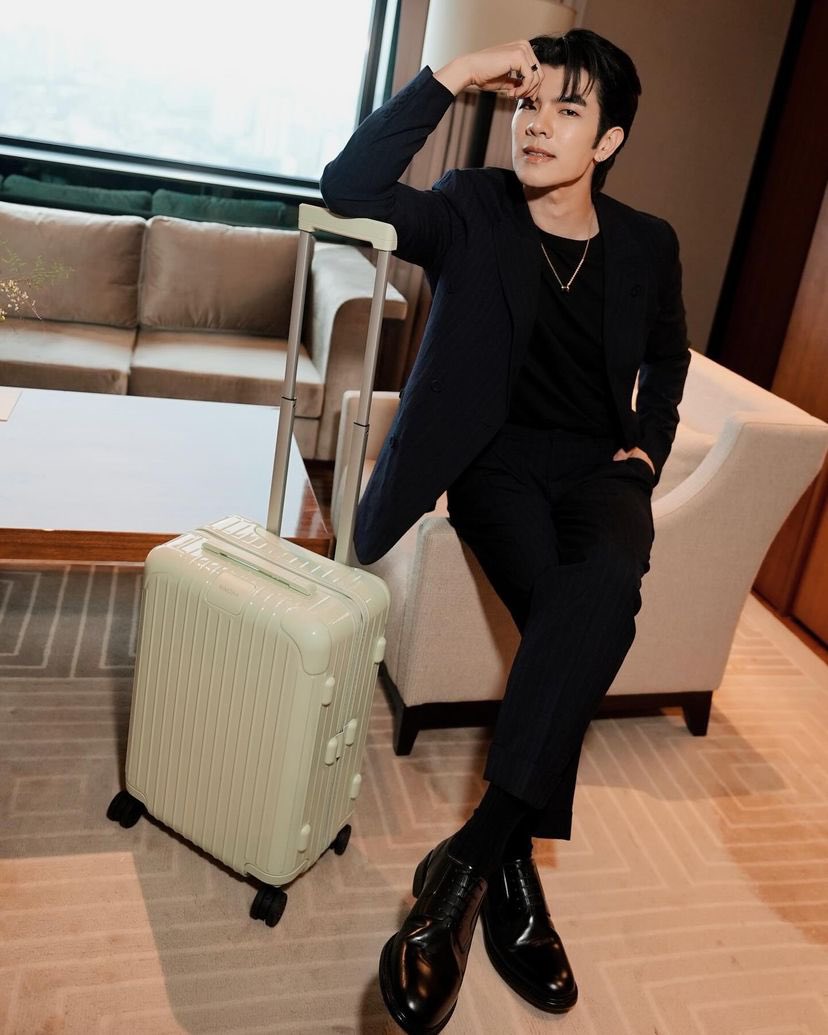 Where are you going, please? 
Can you take <a href="/RIMOWA/">RIMOWA</a> and us with you?

MILE AT RIMOWA SEOUL

#RIMOWAxMile
<a href="/milephakphum/">mile phakphum</a>