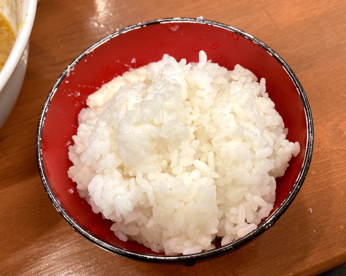 それいけ！たかちゃんラーメン@古河市 スーラータンメン(全増し、ローストポーク)+豚増し+のり 身体がバキバキだけど本日がラストの限定を🍜 辛さ控えめなラー油がかけられた溶き卵でトロトロのスープにモチムチ食感の極太麺が美味しかった😋 〆は追い飯をドボンしてスープも完飲✨ ご馳走様でした🙇🏻‍♂️