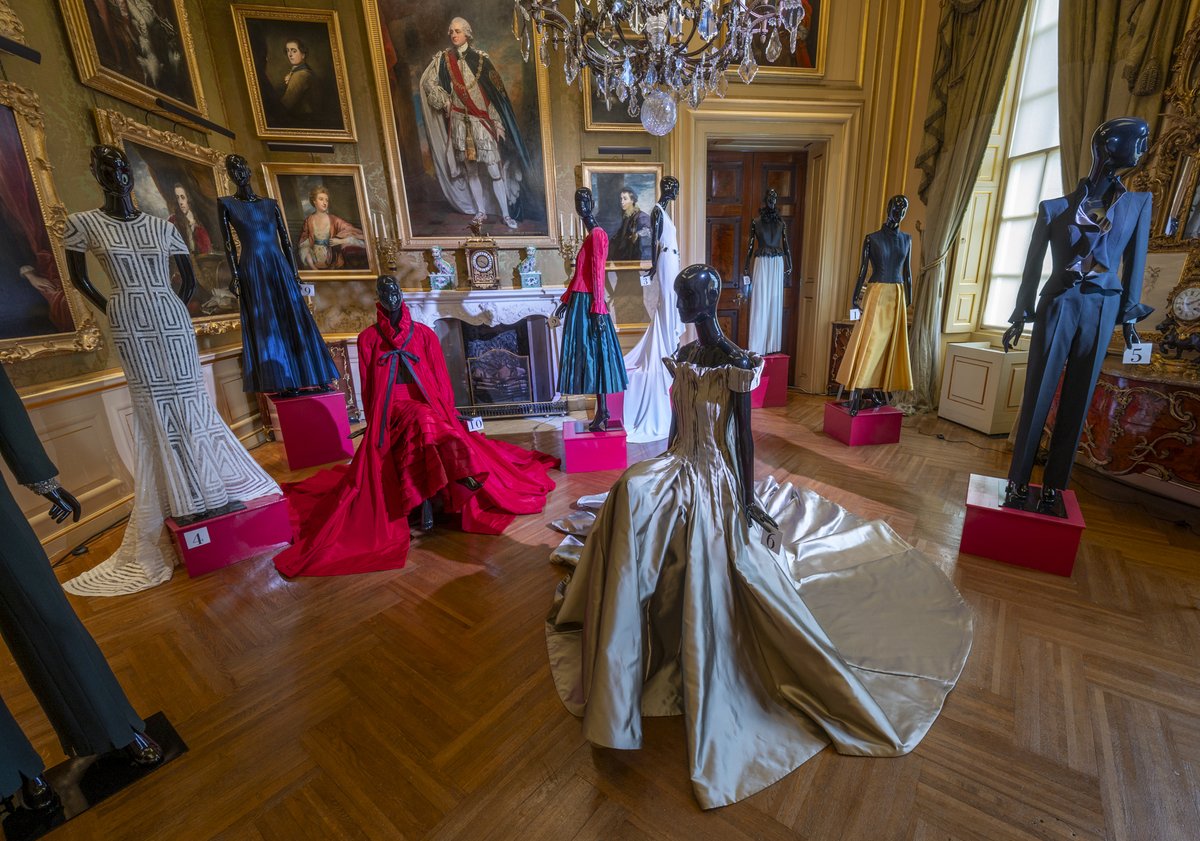 Icons of British Fashion: the must-see @BlenheimPalace fashion exhibition, which is open to visitors until the end of June. #IconsofBritishFashion vadamagazine.com/lifestyle/fash…