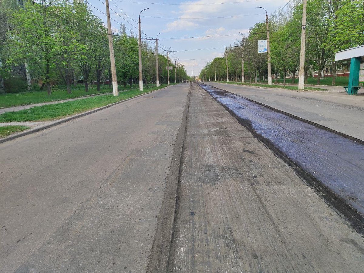 В Горловке начался ремонт центральной улицы нашего города - проспекта Победы. Всего же в этом году только за средства федерального бюджета у нас восстановят 6,7 км дорог.