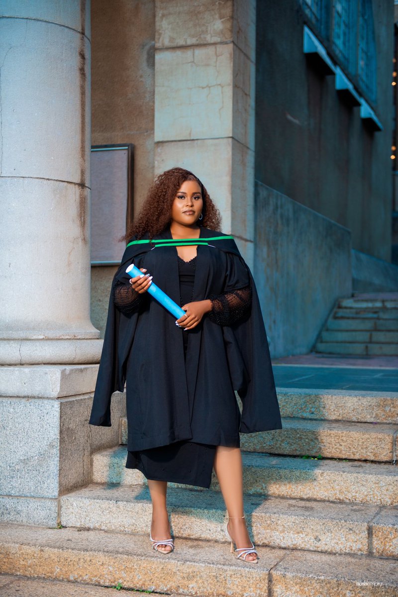 sunshinelegodi's tweet photo. Mommy your daughter has done it🎓, she has made you PROUD, she's a graduate 🕊️🤍 👩‍🎓She’s a whole Civil Engineer https://t.co/CvJcikE4WO