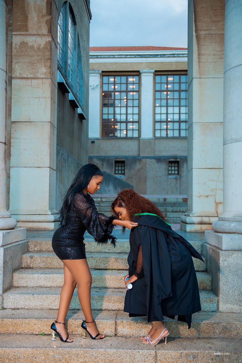 sunshinelegodi's tweet photo. Mommy your daughter has done it🎓, she has made you PROUD, she's a graduate 🕊️🤍 👩‍🎓She’s a whole Civil Engineer https://t.co/CvJcikE4WO