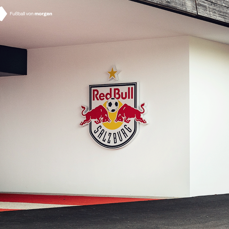 RedBullSalzburg's tweet photo. OFFIZIELL: Trainerwechsel beim FC Red Bull Salzburg. Anstelle von Gerhard Struber übernimmt Onur Cinel ab sofort und bis zum Saisonende die Position des Cheftrainers.

Danach wird der 38-jährige Deutsche wieder zum Kooperationsklub FC Liefering zurückkehren.
