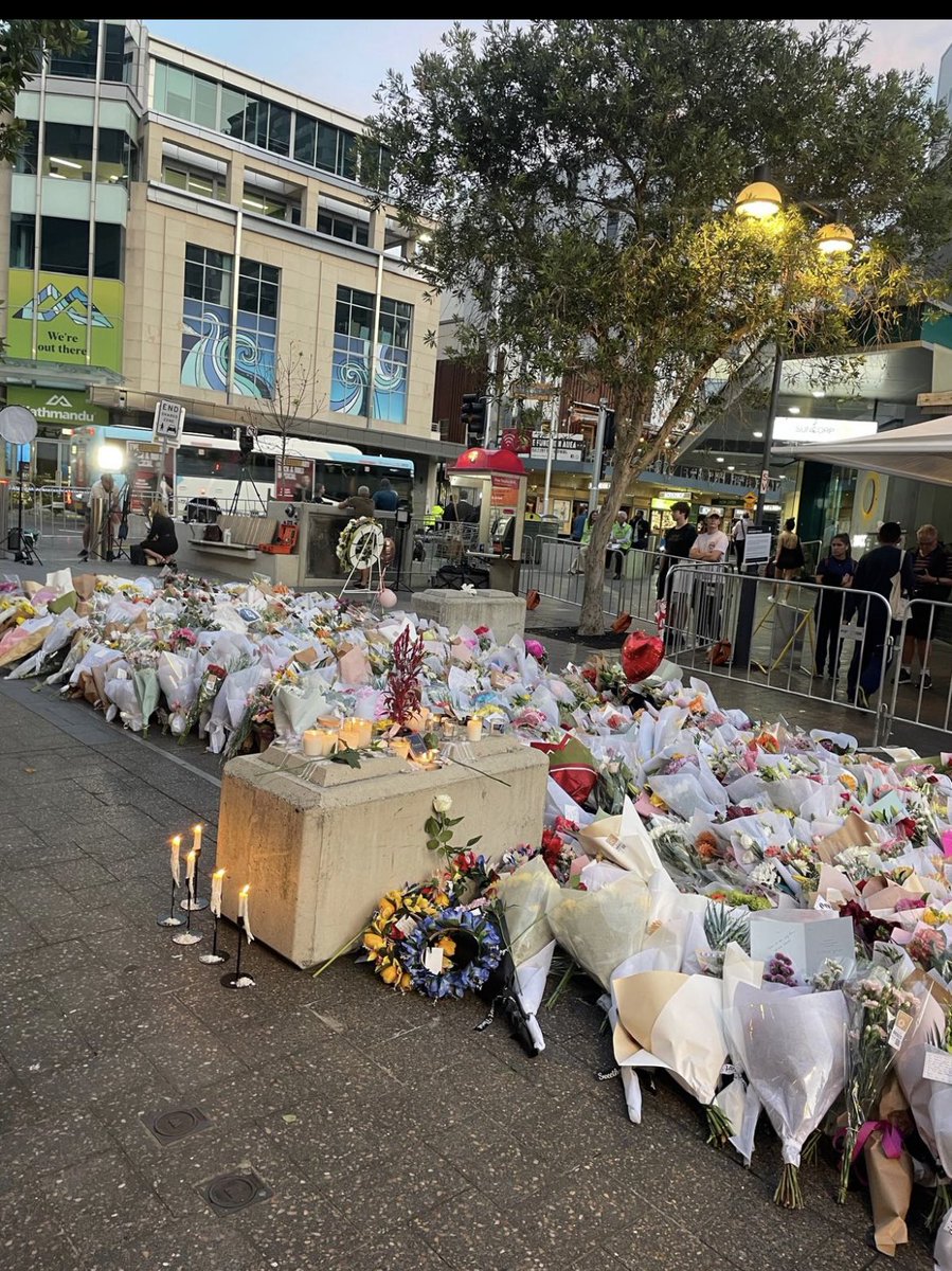 The tributes for the Bondi Junction tragedy. Such an eerie feeling now around such a wonderful area. So many suffering from such a senseless act. 💔