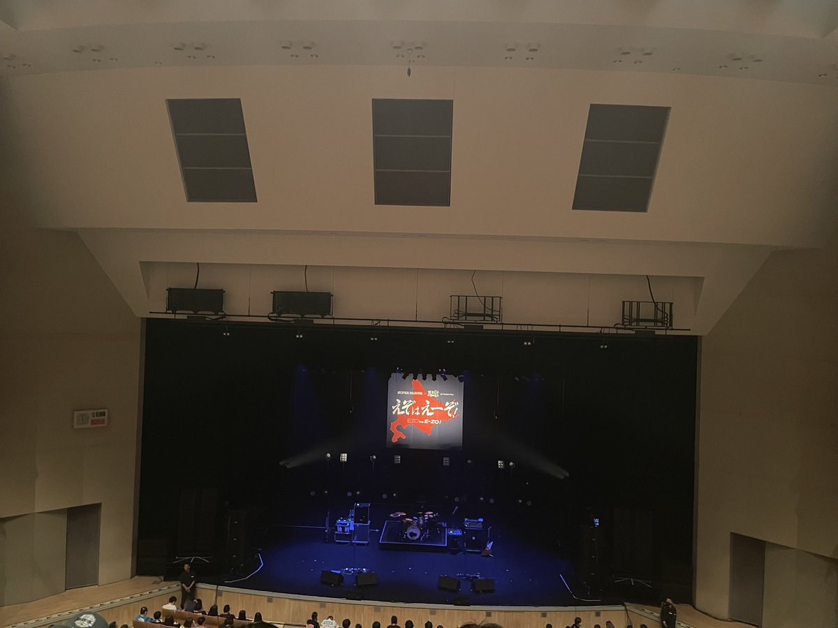 waniatsu's tweet photo. えぞはーえーぞin帯広
まさかのテンフィと同じホテルで
帰りフロントでナオキさんと遭遇できた
神対応ありがとうございました〜
#10-FEET https://t.co/RkwFknA3UJ
