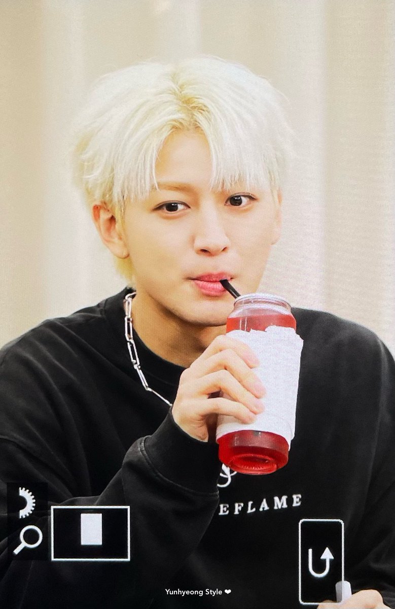 YH_ppp's tweet photo. 240415 대면 사인회 
#iKON #아이콘 #윤형 #송윤형 #SONG #Yunhyeong #ユニョン https://t.co/04waHWSHD9