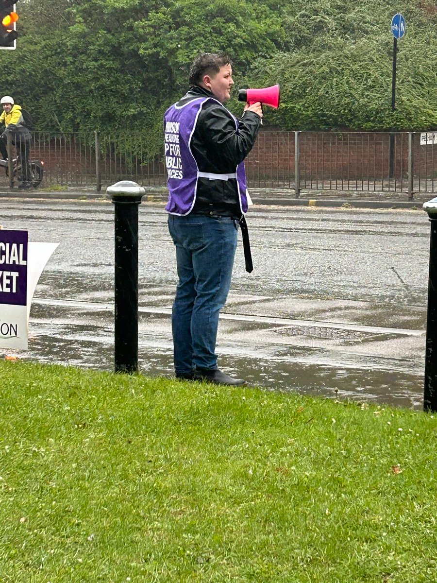 UNISONEastMids's tweet photo. Come rain or shine, you'll find us on the picket line!
Leicester's healthcare assistants are out on strike again today and tomorrow fighting for fair pay 🙌 https://t.co/aD3l3tPtwE