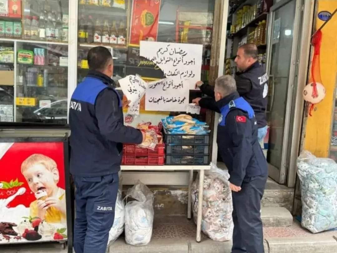 CHP'li Belediyeler Arapça dükkan tabelalarını sökmeye başladı.
Aynı hassasiyeti İngilizce tabelalarda da uygulamanızı bekliyoruz..

Bu ara da başınız sağolsun 12 PKK'lı özgürLEStirildi..