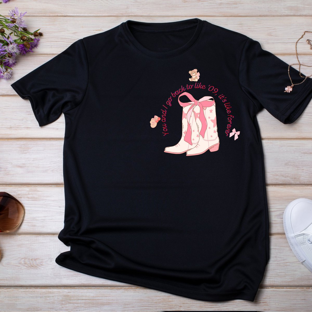 ShopPurplebear's tweet photo. Taehyung friends tee 

Price: 750rs/11$ +shipping https://t.co/I0t8XBCglG