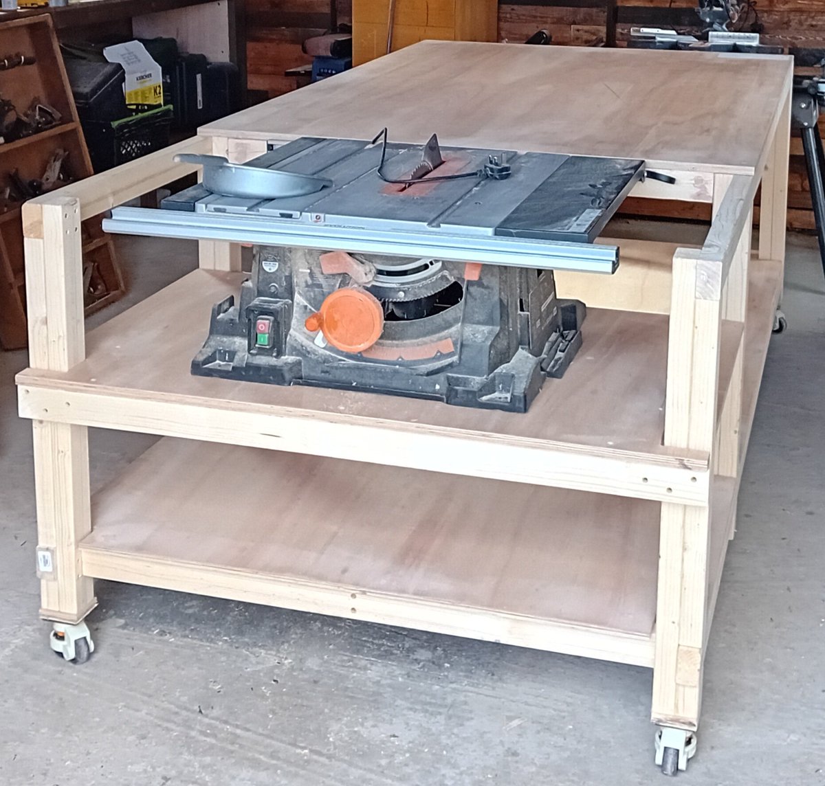 mouse_workshop's tweet image. Last bit of work for my workshop was to build a workbench that would house my tablesaw. It&apos;s not really finished as but good enough to all me to get on with other projects. #workbench #workshop #woodworking