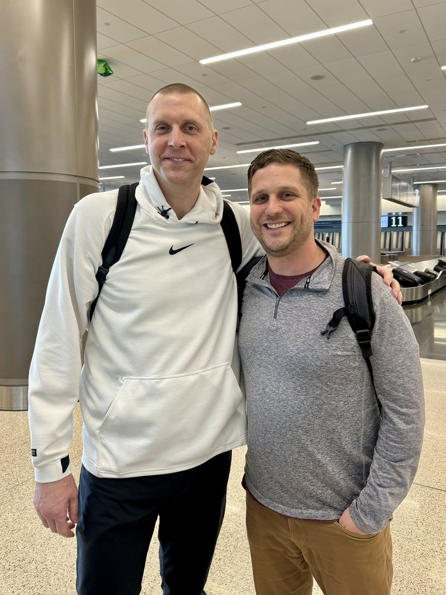 Thank you #DOMO! Still buzzing from winning 2 tickets and travel to the 2024 #NCAA #FinalFour Championship in Phoenix via the #BracketMania contest! Unforgettable experience! Huge thanks @Domotalk @MarchMadnessMBB 🏀✈️🏆🎉 Got to meet new #UK @CoachMarkPope! #BBN @UKAthletics