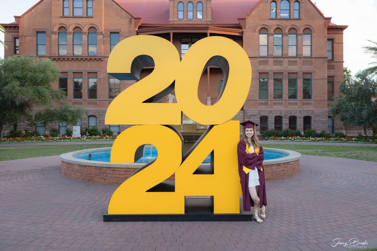 The giant numbers are up at Old Main. Who loves incorporating these into their #asugrad session?
#forksup #capandgown #oldmain #gradphotos #seniorphotos #sundevil #azphotographer #chandlerphotographer #asuphotographer #seniorphotographer
