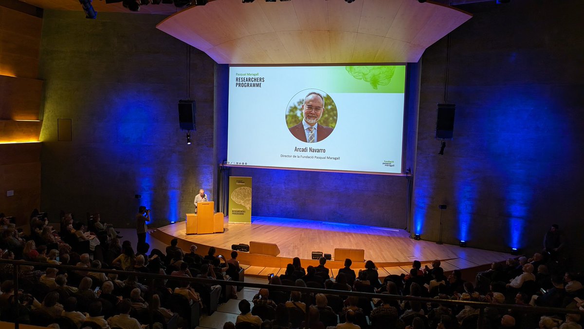 jsilvajsilva's tweet photo. Inici acte Lliurament de la Beca en recerca #PasqualMaragall Researchers Programme i conferència sobre prevenció en Alzheimer. @fpmaragall #AuditoriAxa #Barcelona @ANavarroFPM https://t.co/YVek8qeQWw