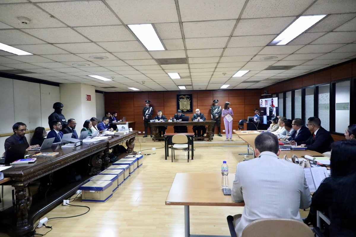 notimundoec's tweet photo. 🔴 #AHORA | Se instala la audiencia de juicio contra los expolicías Erick S., Mario C., Aurelio Ch. y Marcos V. por la presunta desaparición forzada de 3 personas en el caso #GonzálezYOtros, anteriormente conocido como #CasoFybeca, ocurrido en noviembre de 2003. https://t.co/6Uu6qbrN2j