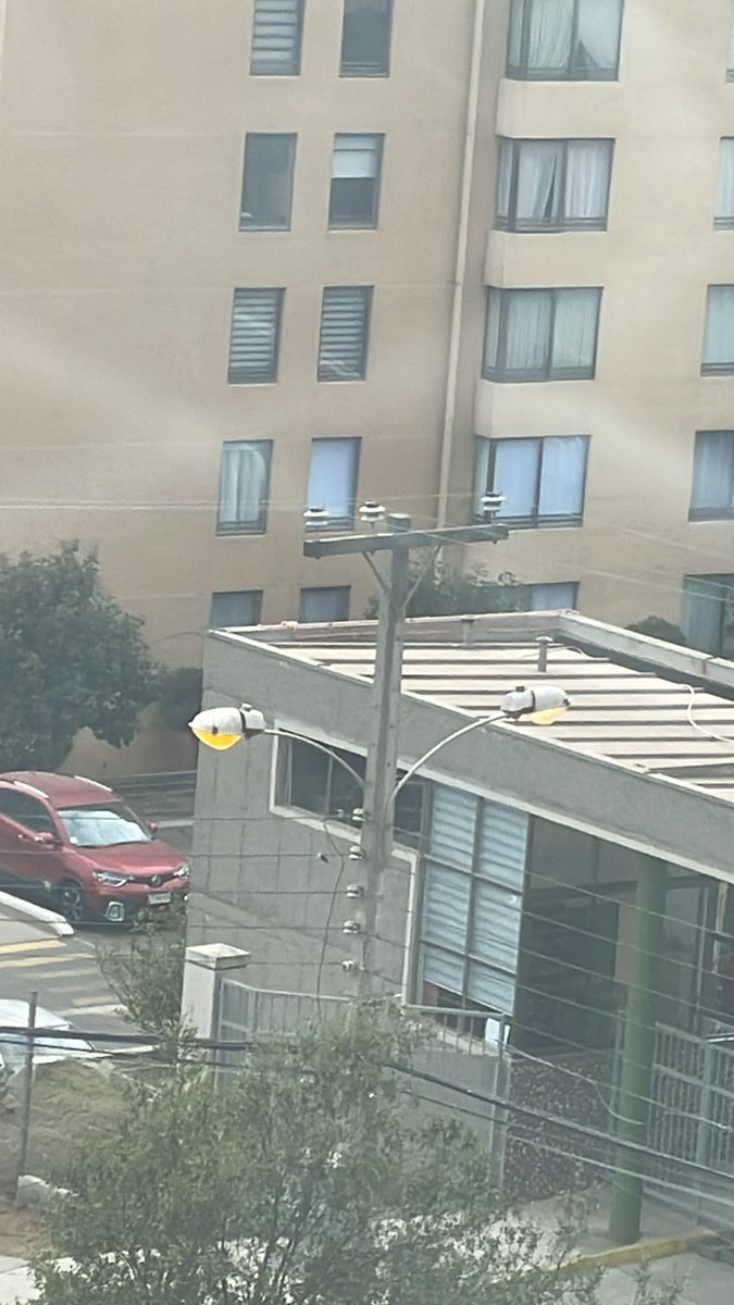 Hasta cuando la desidia en Viña del Mar !!las 11:25 y todo el finde las luces prendidas todo el día quien paga esto