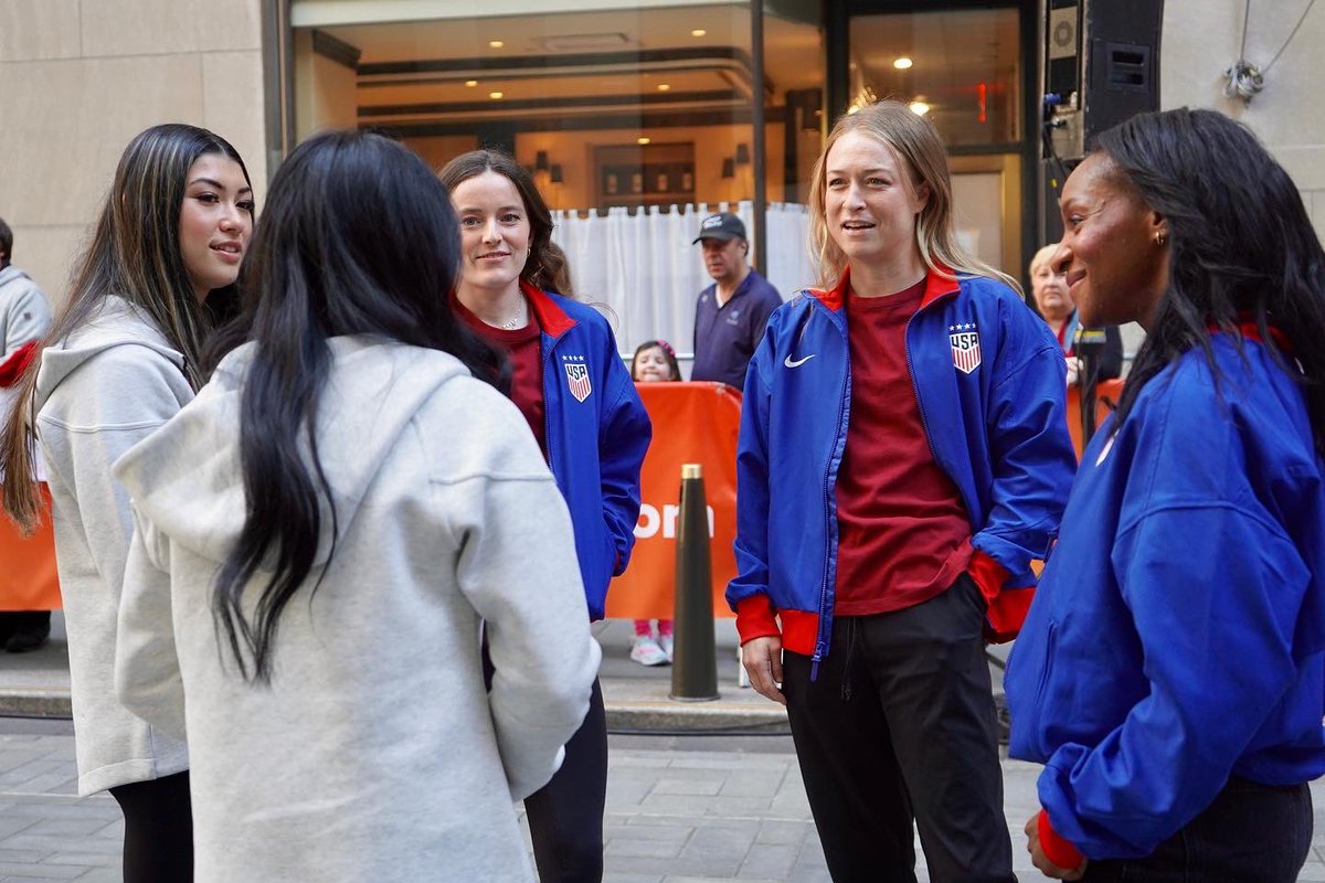 kicking it with the @USWNT ⚽️ @TeamUSA | @TODAYshow | @ussoccer