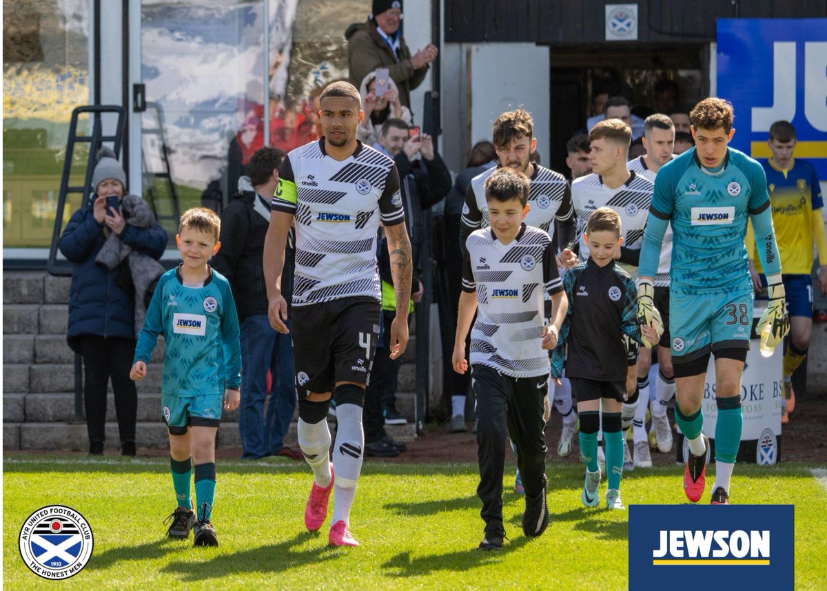 Well done to Stan, Archie and Leo who were our brilliant match mascots on Saturday 👏 We have one space remaining for our last home game of the season. All the information and how to get in touch⬇️ ayrunitedfc.co.uk/match-day-masc… #WeAreUnited