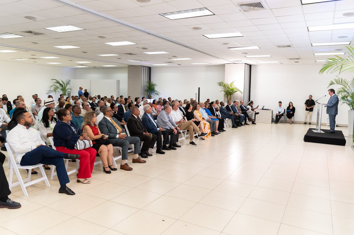 CDES_PES's tweet photo. ASAMBLEA CDES 2024 | Reconocen avances del Plan Estratégico con inversión de 258 mil millones de pesos de fuente pública-privada del 2022 al 2025. https://t.co/WqeMFeLx1n