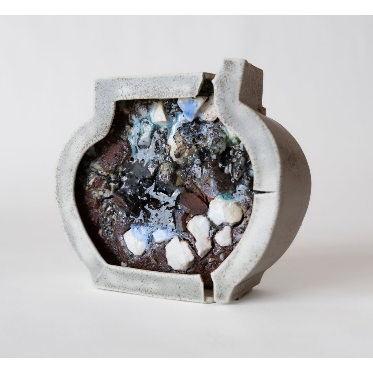 ayaka_morikawa_'s tweet photo. slipped vase
2024
140×160×66(㎜)
磁土 陶土 釉薬 ガラス
#ceramics #art #ceramicdesign #ceramicart #slipcasting #porcelain #壺 https://t.co/vc3yNSZy6e