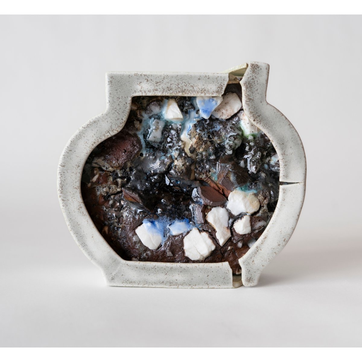 ayaka_morikawa_'s tweet photo. slipped vase
2024
140×160×66(㎜)
磁土 陶土 釉薬 ガラス
#ceramics #art #ceramicdesign #ceramicart #slipcasting #porcelain #壺 https://t.co/vc3yNSZy6e