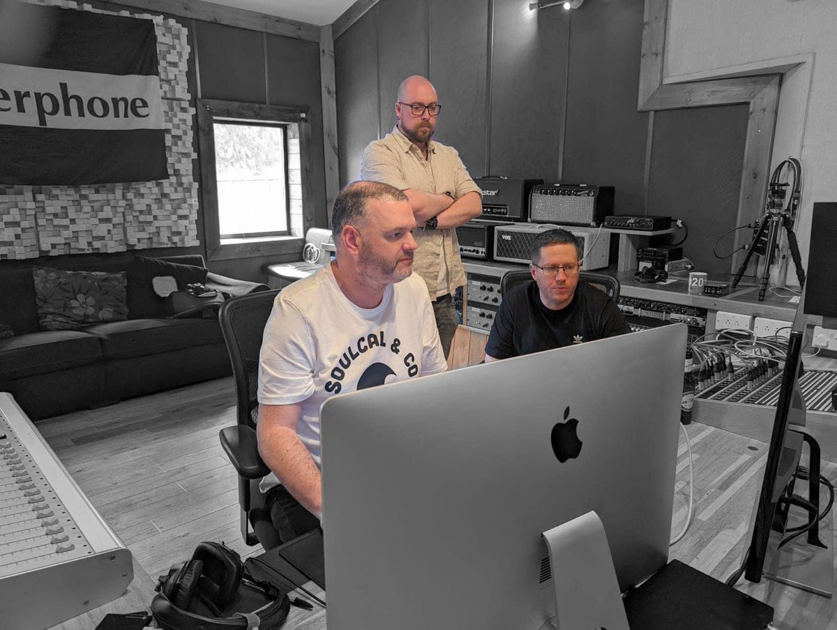 SuperphoneBand's tweet photo. Another superb session at Giant Wafer Studios In Wales. Some unreal music on the way! #giantwaferstudios @ElyFolk @BBCCambs @shrewsburyfolk @BBCRadioLincs #folkmusic https://t.co/ymjEKaEyb2