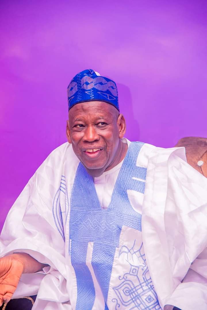 tudunwada__mi's tweet photo. I don't know why these people are very confortable with the analog mentality when the world is digitalized, you're just implying how unprofessional you're.

After you failed in piloting the fake candidacy "Yahaya Bello is Coming", you now sponsored drunkards to suspend Ganduje🤣 https://t.co/JlaWM09hfJ
