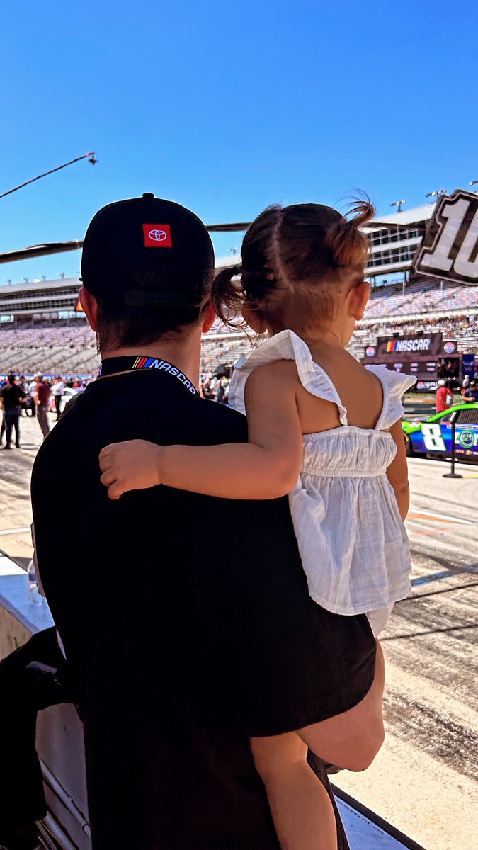 J. Davison tweet media